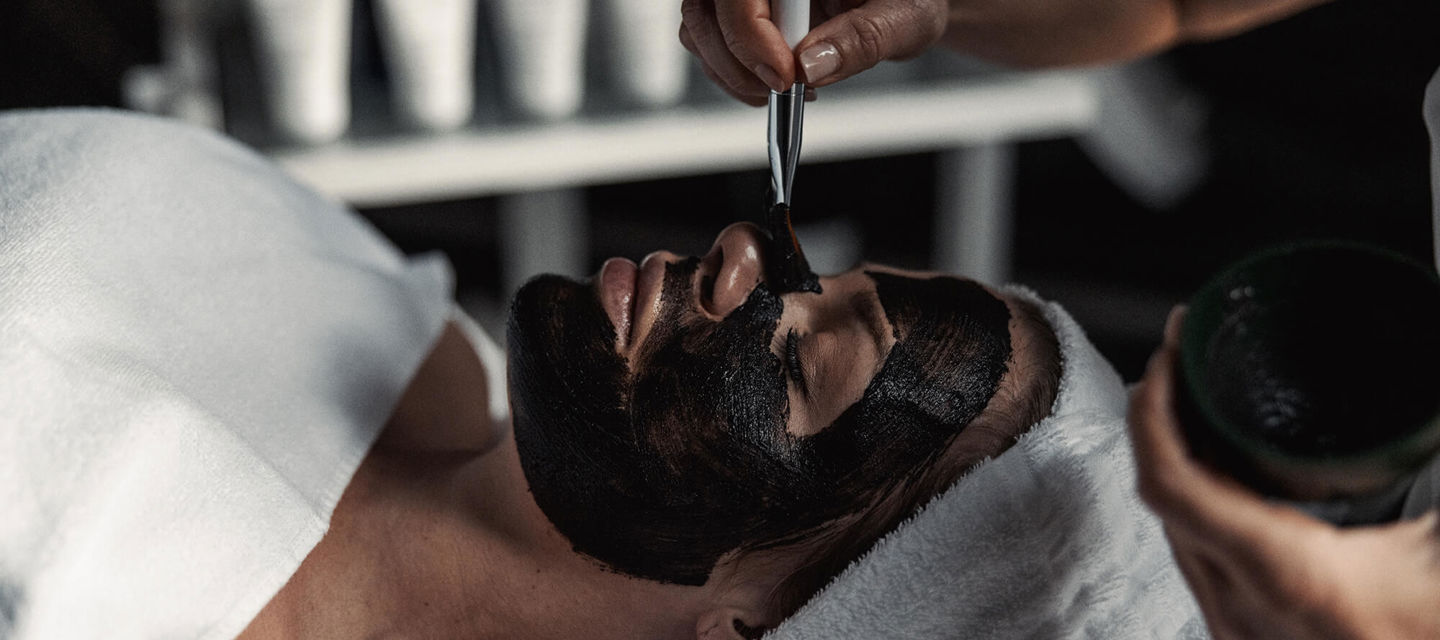 Spabehandling med ansiktsmask